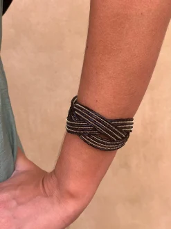 Brazalete entrelazado negro y dorado