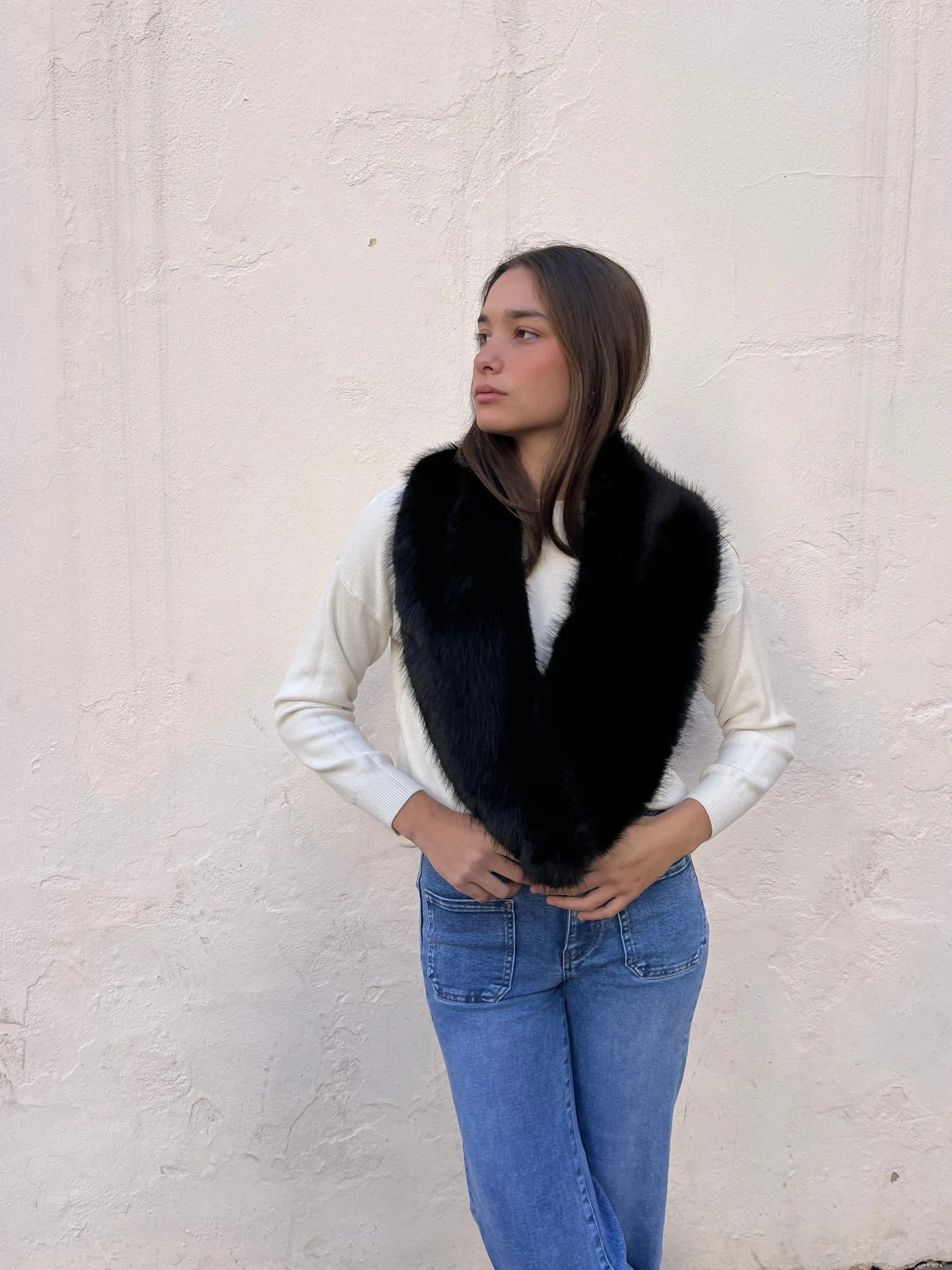 Cuello pelo largo sintetico negro