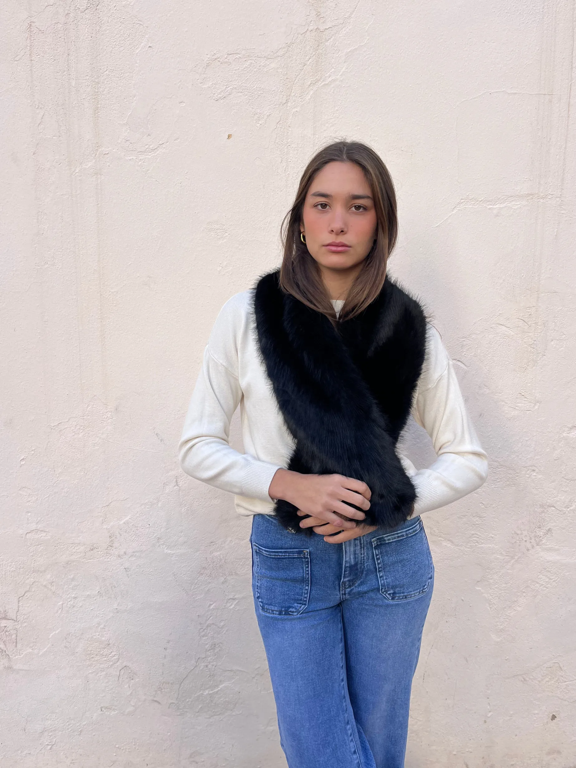 Cuello pelo largo sintetico negro