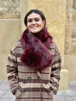 Cuello pelo sintético cruzado