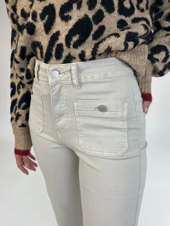 Jeans beige bolsillos