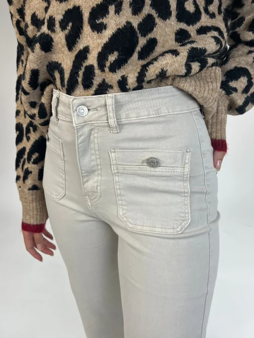 Jeans beige bolsillos