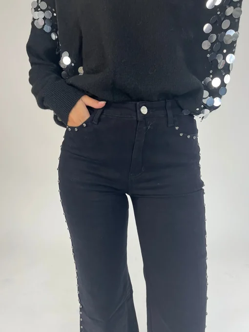 Jeans denim negro tachuelas