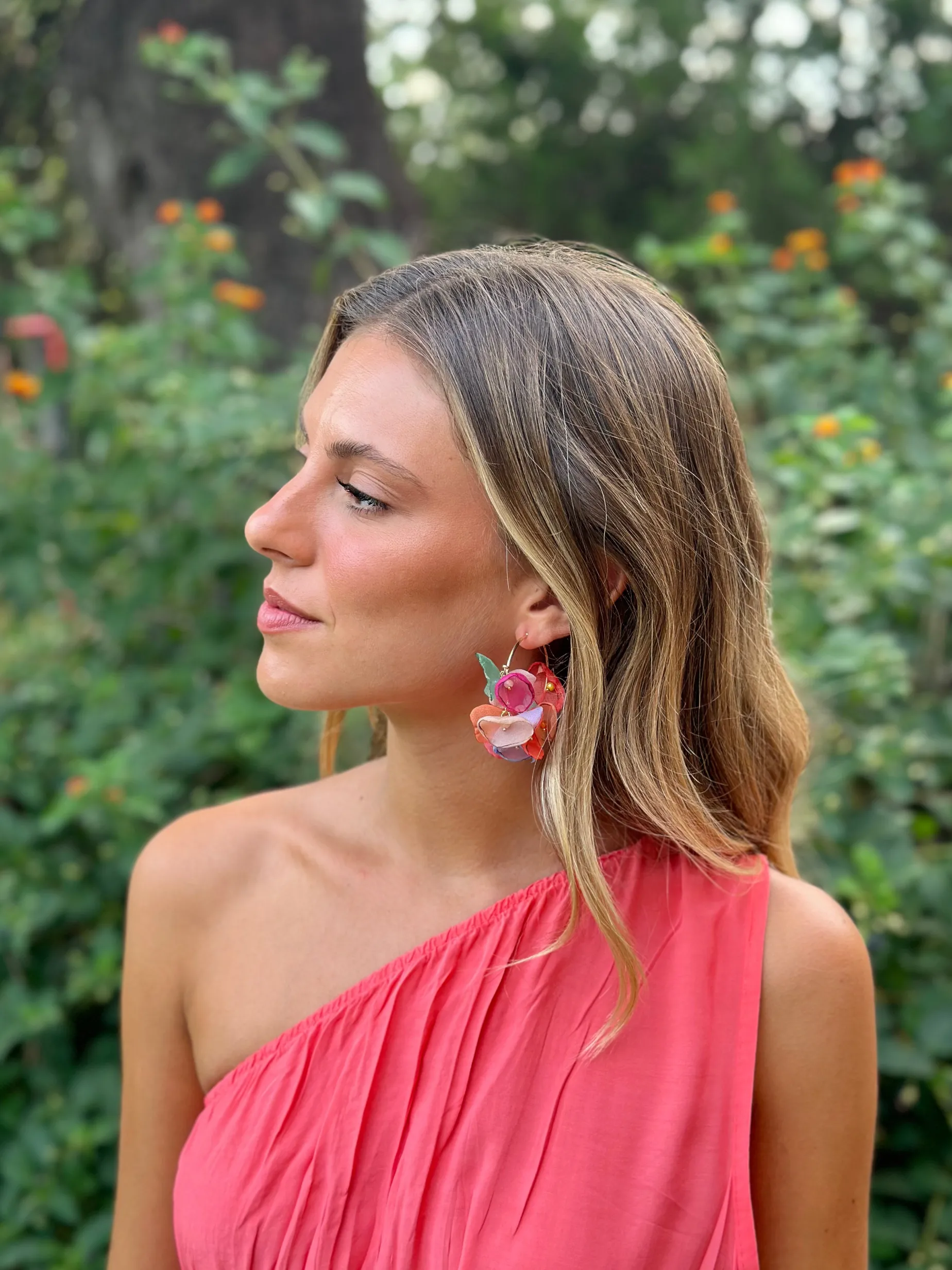 Pendientes hojas de tela multicolor