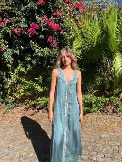 Vestido raso pedrería Verdeagua